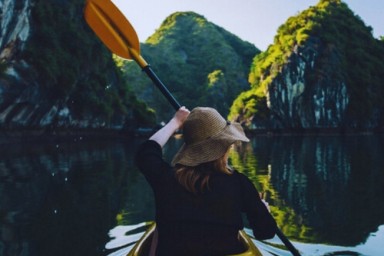 8-Hour Halong Bay Day Tour: Hanoi – Halong International Port – Sung Sot Cave – Titov Island – Luon Cave